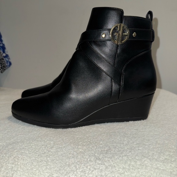 Giani Bernini Black Ankle Booties with Wedge Heel. Size 10 - Picture 1 of 5
